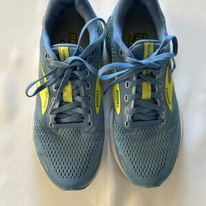 Brooks adrenaline GTS 22 running shoes women’s size 7 blue yellow